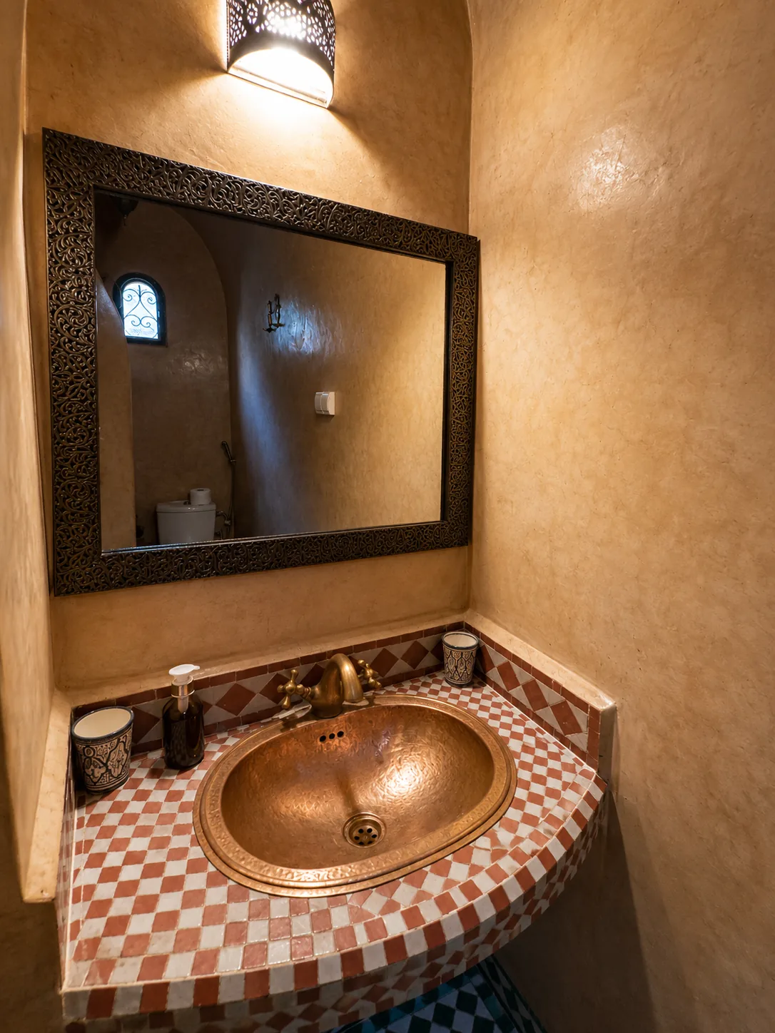 Ensuite bathroom of the Shahrazad room at Riad Tasneem